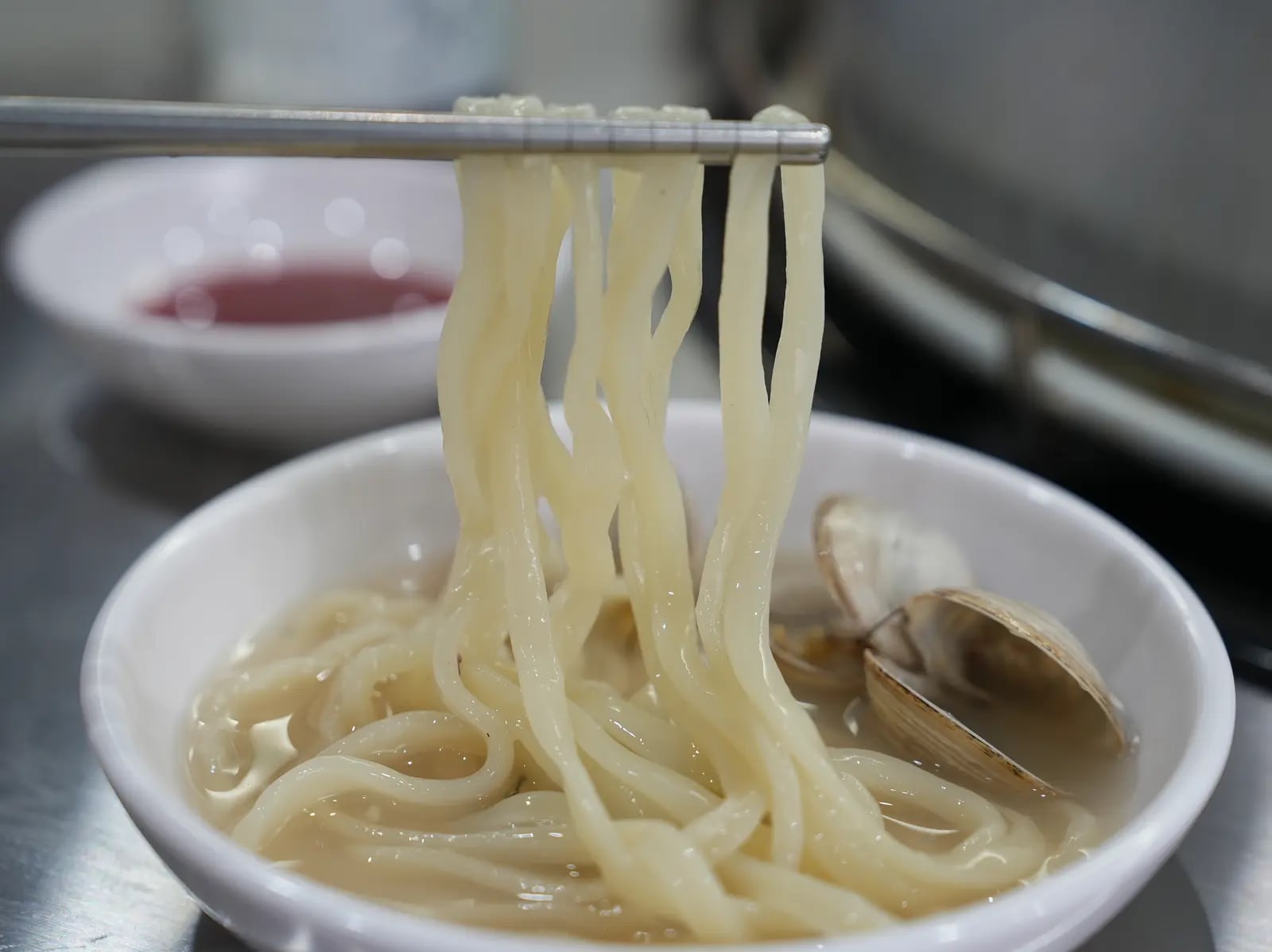 고래아저씨 수원역점 조개칼국수